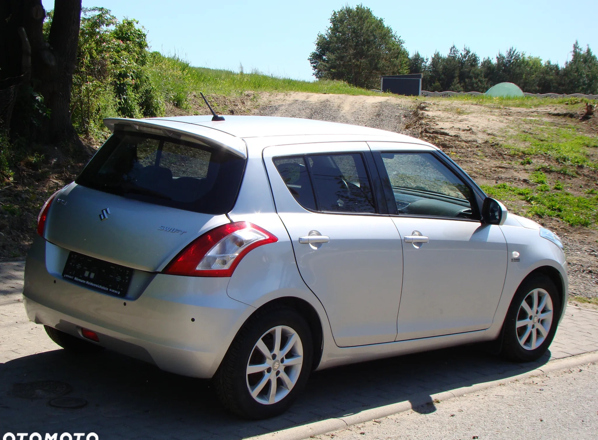 Suzuki Swift cena 14900 przebieg: 89222, rok produkcji 2013 z Suchedniów małe 254